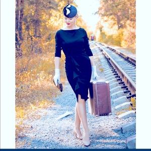 1940s style! STUNNING NAVY blue dress! Like NEW!